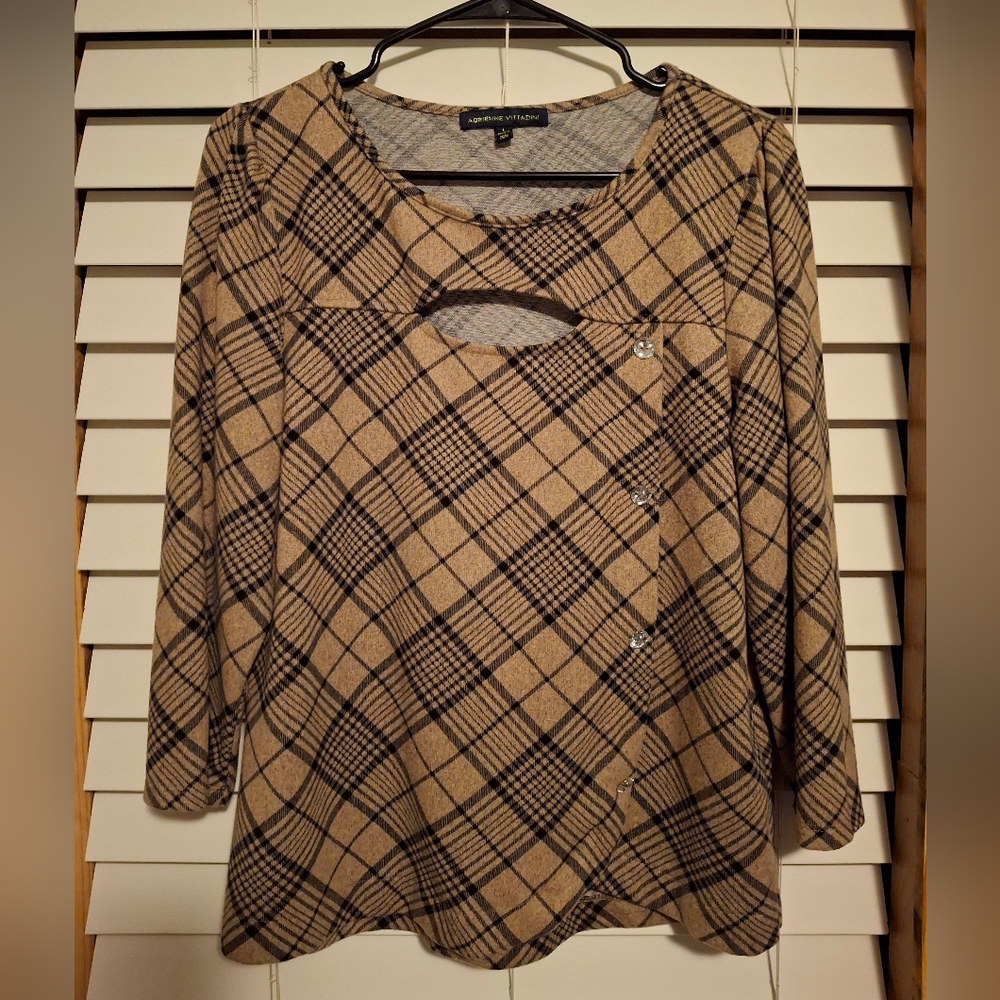 🪷3/$25 Khaki & Gray Plaid Blouse. Large.